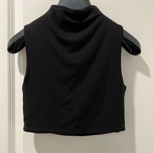 THE NW SLEEVELESS CROP